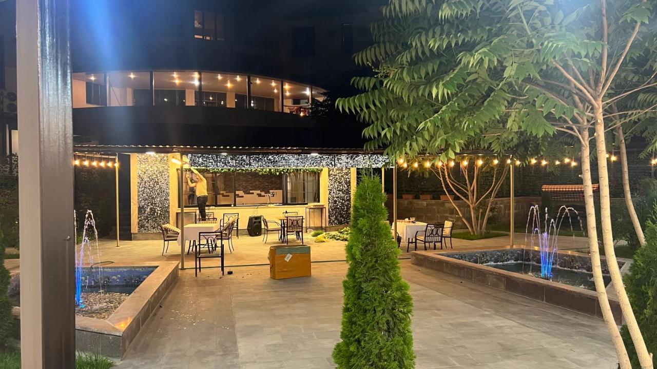Joy Hotel Apartament Erivan Exterior foto