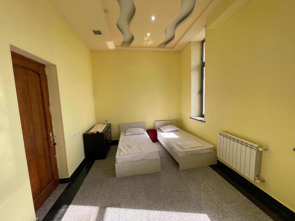 Joy Hotel Apartament Erivan Exterior foto