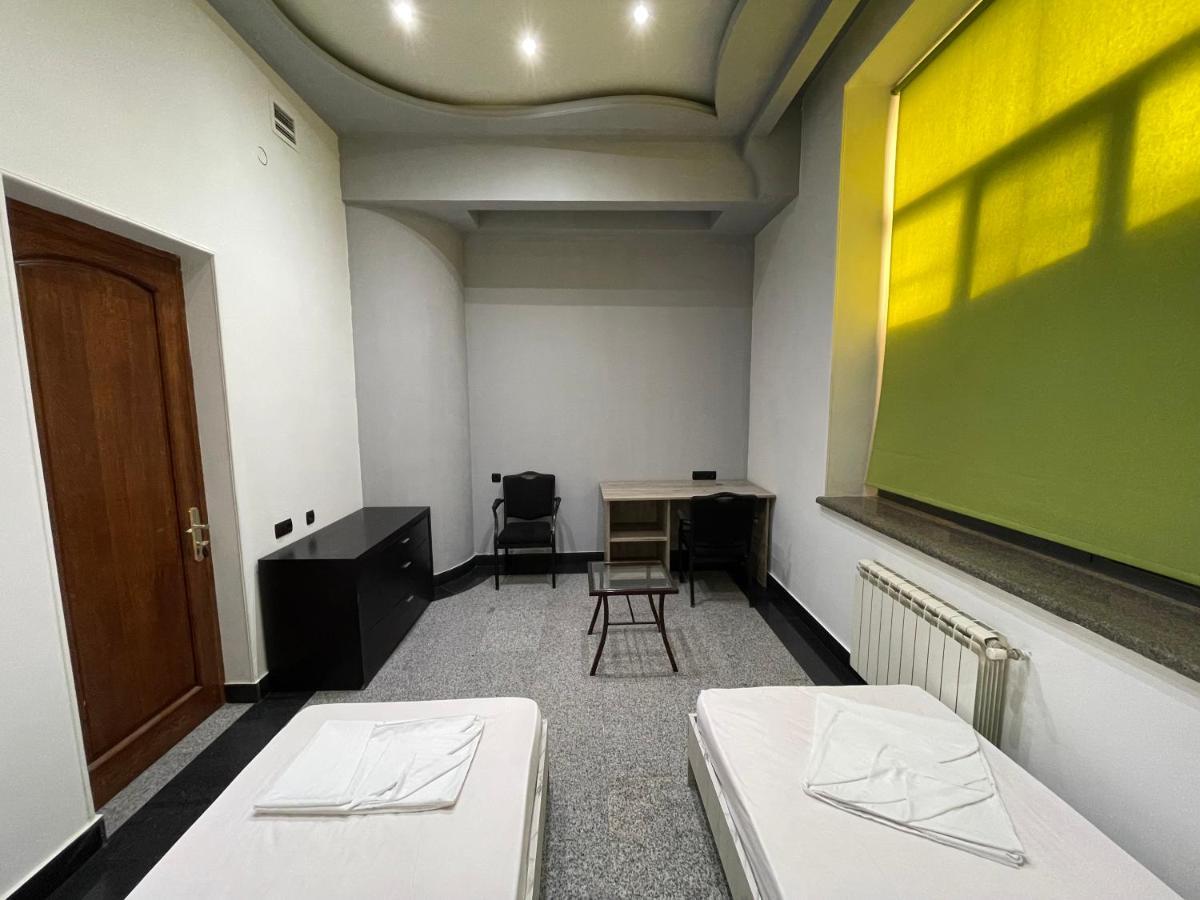 Joy Hotel Apartament Erivan Exterior foto