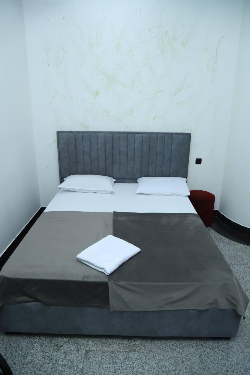Joy Hotel Apartament Erivan Exterior foto